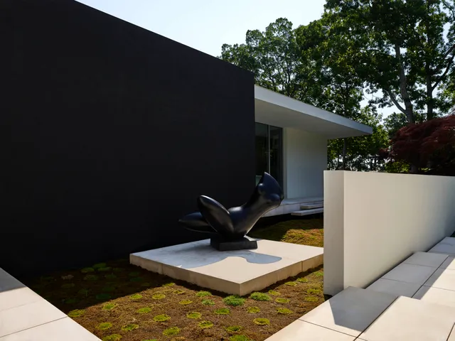 The entry courtyard features a Baltasar Lobo sculpture.