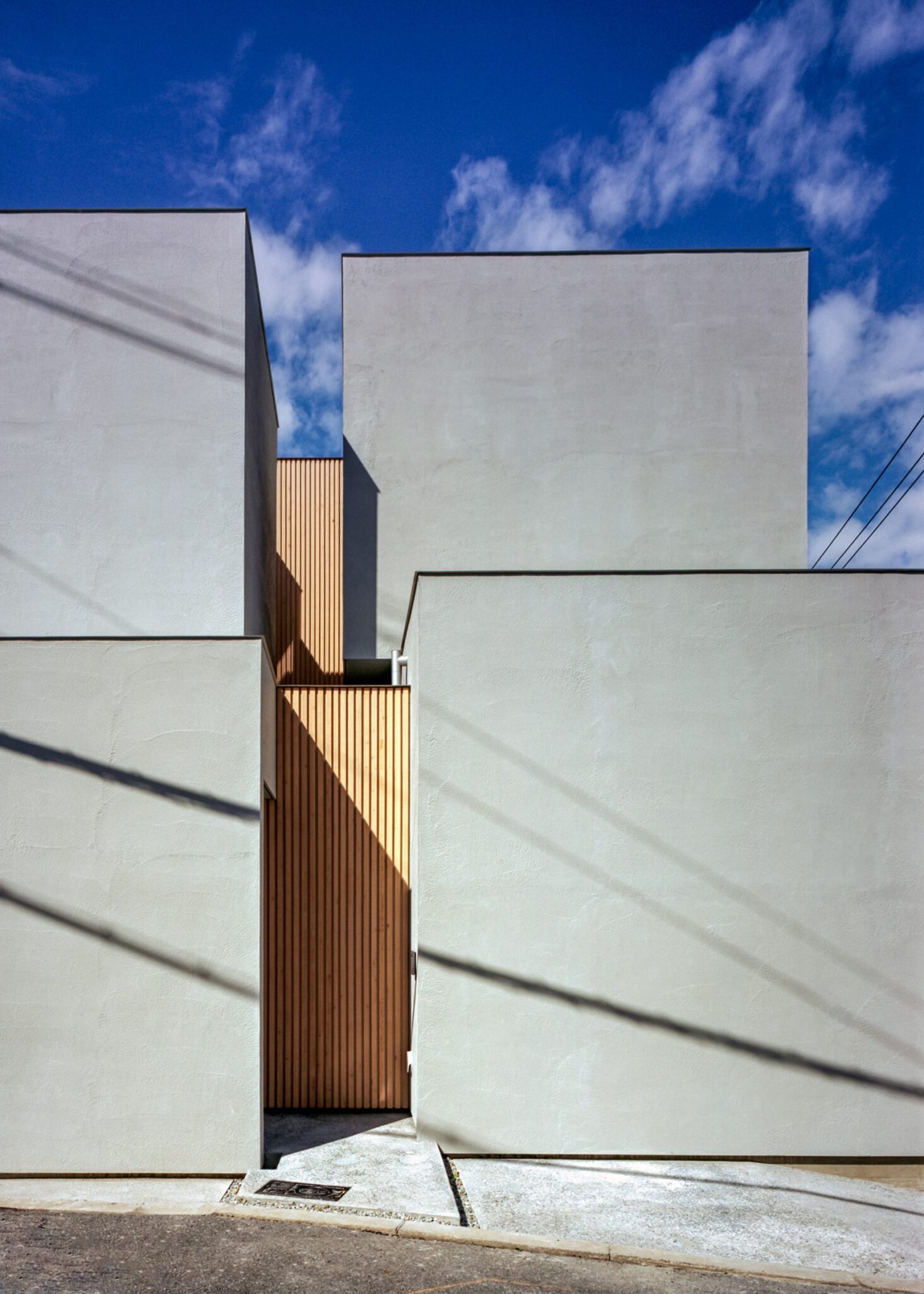 FujiwaraMuro Architects overlaps concrete boxes for House in Tsurumi-ku ...