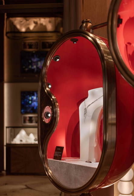 The VIP Lounge creates a residential retreat with curved seating, tactile finishes, and a palette of warm neutrals paired with deep Qeelin red. An oval swivel jewellery display allows clients to adjust the viewing angle of each piece for a tailored, personal experience.
